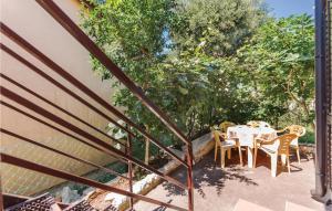 2 Bedroom Amazing Apartment In Pavicini 
