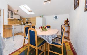 3 Bedroom Awesome Apartment In Bilice 