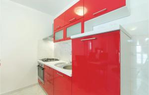 Beautiful Apartment In Biograd With Kitchen