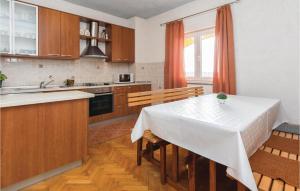 Beautiful Apartment In Dracevac Ninski With 2 Bedrooms And Wifi