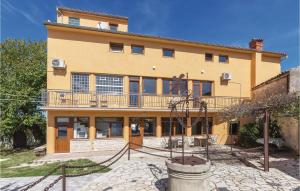 Awesome home in Marcana w Outdoor swimming pool WiFi and 10 Bedrooms