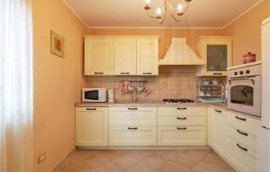 Amazing Apartment In Galizana With Wifi