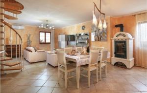 3 Bedroom Stunning Apartment In Galizana 