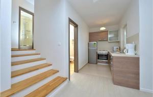 2 Bedroom Gorgeous Apartment In Privlaka 