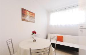 Gorgeous Apartment In Fazana With Kitchen 