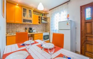 Beautiful Apartment In Njivice With 2 Bedrooms And Wifi