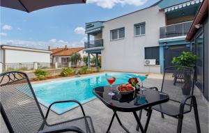 Nice Apartment In Vrh With 1 Bedrooms, Wifi And Outdoor Swimming Pool