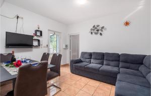 Nice Apartment In Vrh With 1 Bedrooms, Wifi And Outdoor Swimming Pool