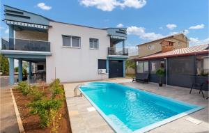 Nice Apartment In Vrh With 1 Bedrooms, Wifi And Outdoor Swimming Pool