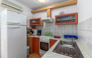 Stunning Apartment In Punat With Kitchen 