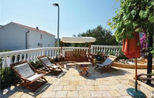 Amazing Apartment In Okrug Gornji With Wifi 