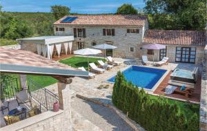 Stunning Home In Kanfanar With 7 Bedrooms, Jacuzzi And Outdoor Swimming Pool