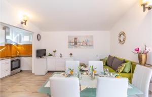 Awesome Apartment In Peracko Blato With 2 Bedrooms, Wifi And Jacuzzi