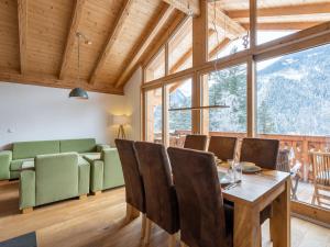 Chalet with garden in the forest in the Pinzgau