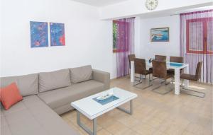 Nice Home In Zuljana With 2 Bedrooms And Wifi