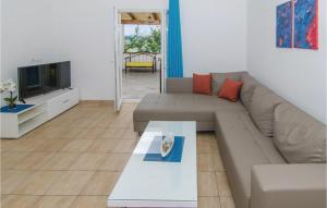 Nice Home In Zuljana With 2 Bedrooms And Wifi