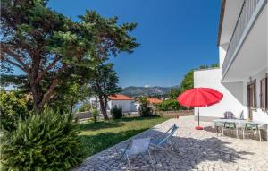 3 Bedroom Nice Apartment In Klenovica