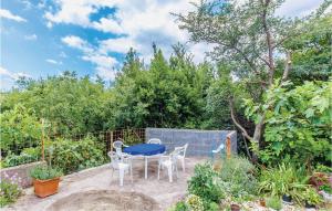 3 Bedroom Gorgeous Apartment In Grizane