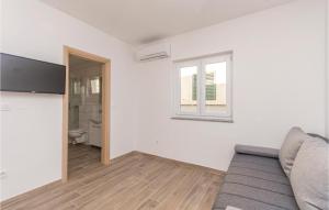 1 Bedroom Nice Apartment In Biograd Na Moru 