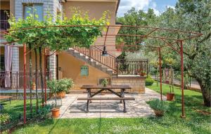 Awesome Apartment In Umag With 1 Bedrooms And Wifi