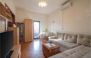 Nice Apartment In Pula With 2 Bedrooms And Wifi