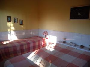 CASA RÚSTICA AMARELA 1 E 2 Meaípe