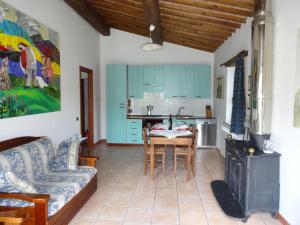 Villa with private swimming pool and private garden in quiet area, panoramic views