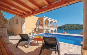 Awesome Apartment In Karbuni With Wifi, Jacuzzi And Outdoor Swimming Pool