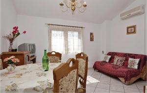 Beautiful Apartment In Zadar With 4 Bedrooms And Wifi