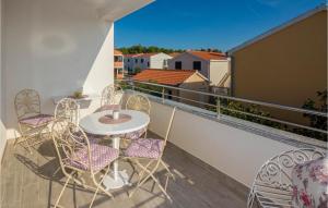 Nice Apartment In Vrsi-mulo With Wifi