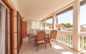 Two-Bedroom Apartment In Pirovac