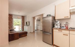 Two-Bedroom Apartment In Pirovac