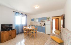2 Bedroom Lovely Apartment In Kustici 