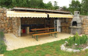 2 Bedroom Lovely Apartment In Klenovica