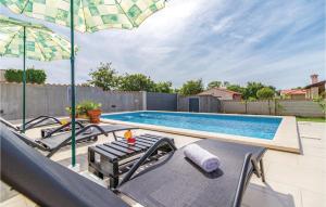 Nice Home In Liznjan With 3 Bedrooms, Wifi And Outdoor Swimming Pool