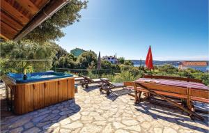 Awesome Apartment In Supetarska Draga