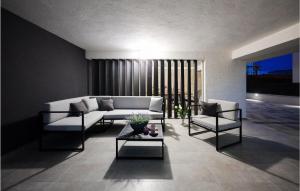 Lovely Apartment In Zadar With Wifi