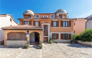 1 Bedroom Stunning Apartment In Fazana 