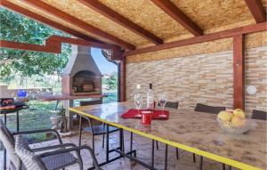 1 Bedroom Stunning Apartment In Fazana