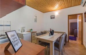 1 Bedroom Beautiful Apartment In Fazana 