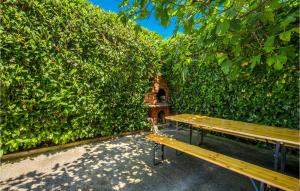 2 Bedroom Amazing Apartment In Pinezici