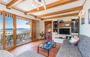 Gorgeous Apartment In Medveja With House Sea View 