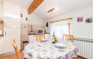 Gorgeous Apartment In Medveja With House Sea View 