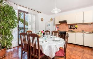 Amazing Apartment In Mali Losinj With 3 Bedrooms And Wifi