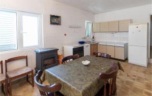 Nice Home In Opuzen With 2 Bedrooms And Wifi