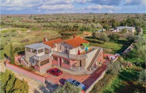 Stunning Home In Fazana With Wifi