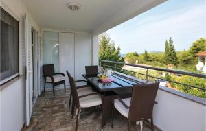 One-Bedroom Apartment In Stari Grad