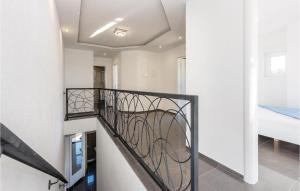 Three-Bedroom Holiday Home In Brodarica