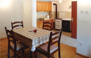 2 Bedroom Beautiful Home In Novi Vinodolski 