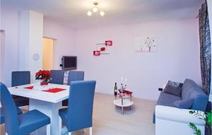 2 Bedroom Lovely Apartment In Orbanici 